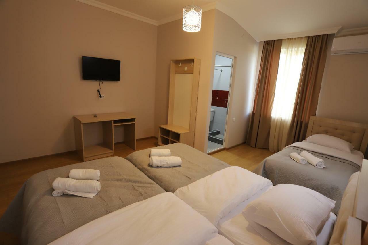 Hotel Hollywood Kutaisi Esterno foto