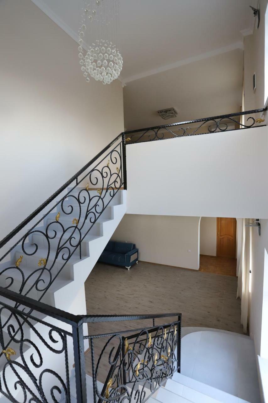 Hotel Hollywood Kutaisi Esterno foto