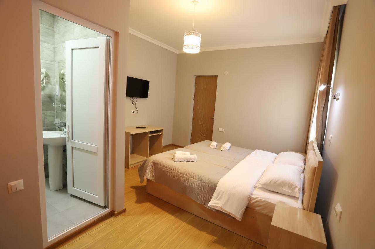 Hotel Hollywood Kutaisi Esterno foto