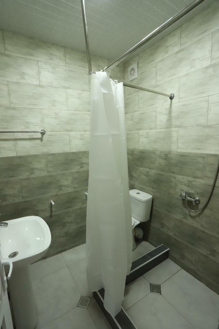 Hotel Hollywood Kutaisi Esterno foto