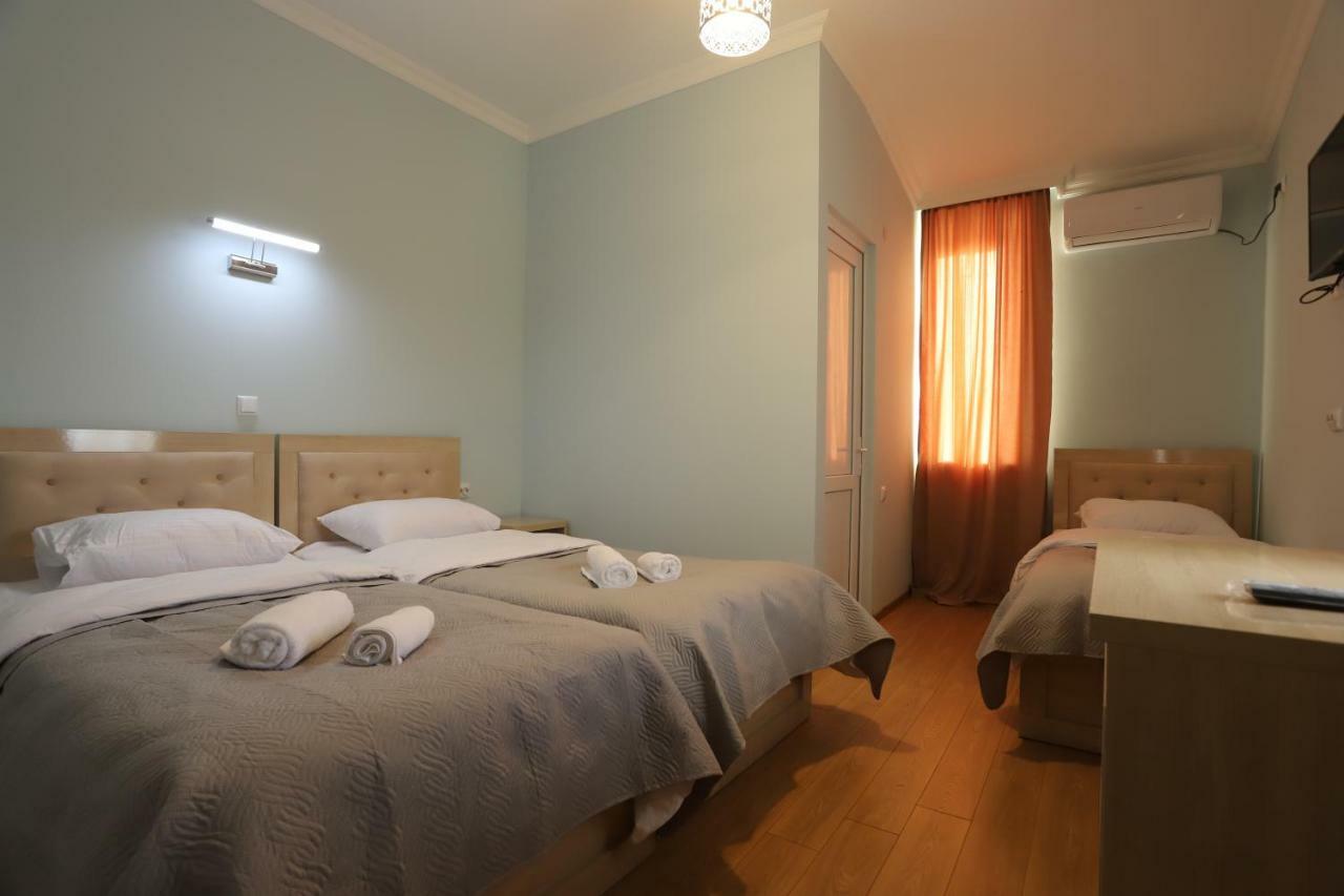 Hotel Hollywood Kutaisi Esterno foto