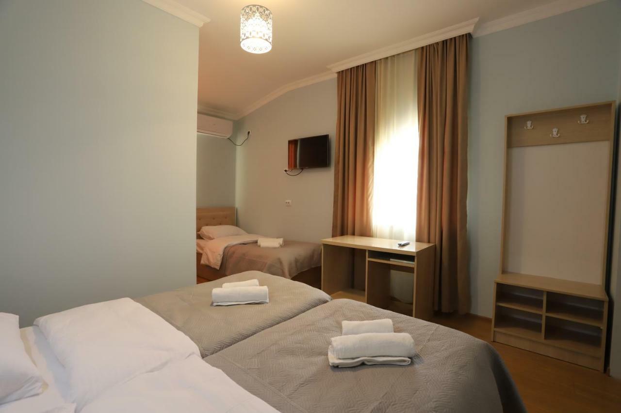 Hotel Hollywood Kutaisi Esterno foto
