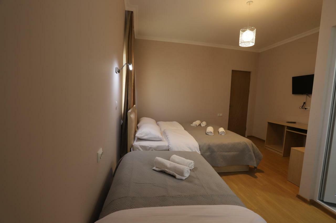 Hotel Hollywood Kutaisi Esterno foto