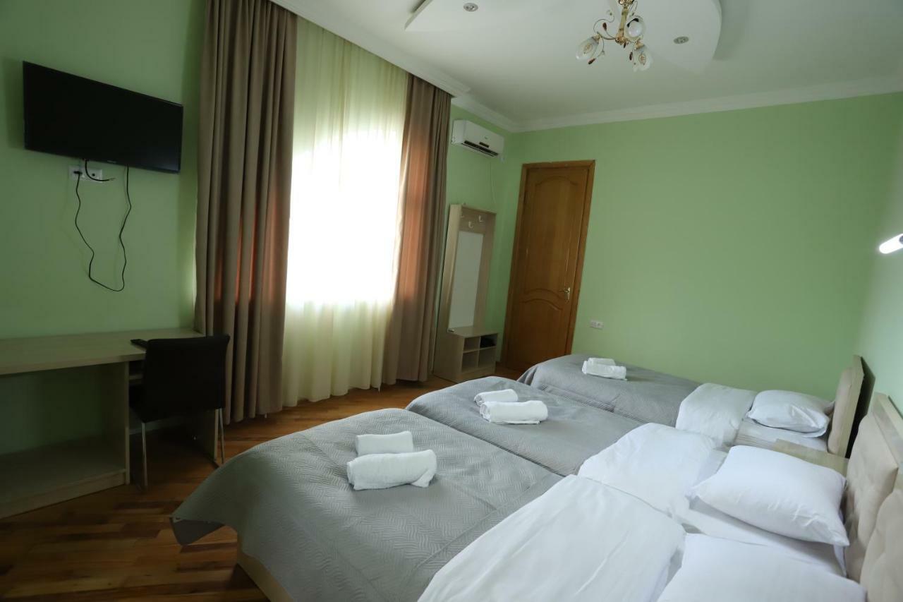 Hotel Hollywood Kutaisi Esterno foto