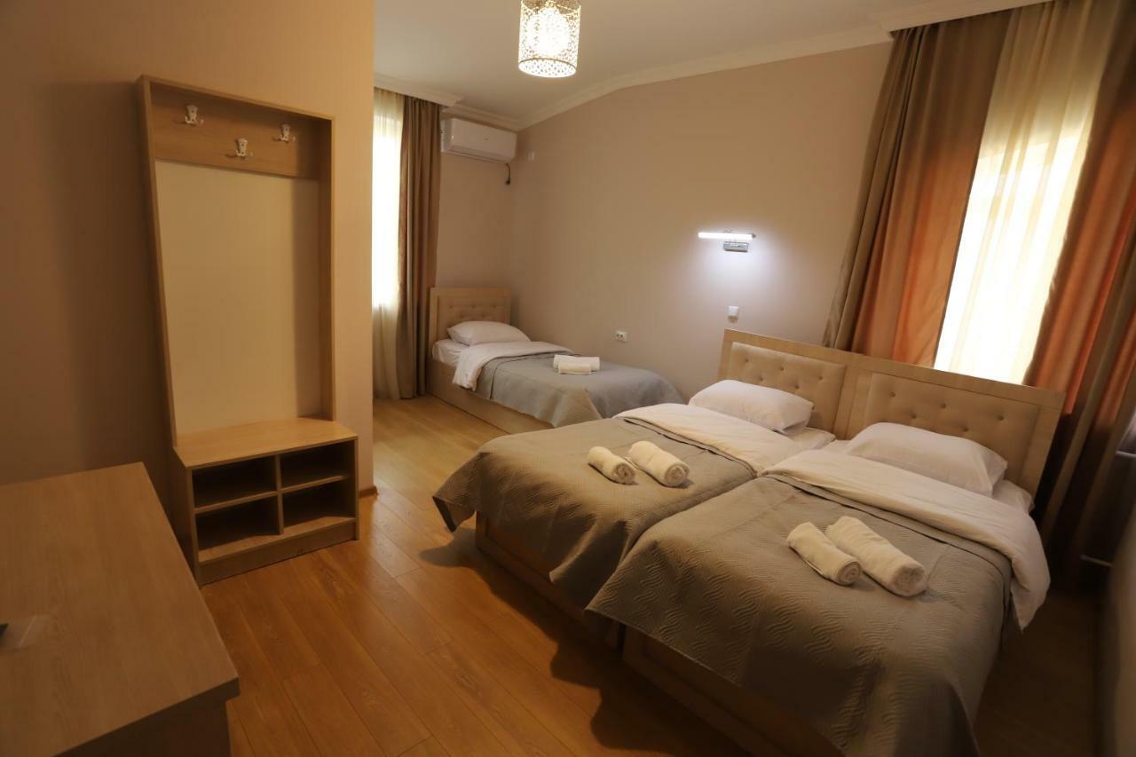 Hotel Hollywood Kutaisi Esterno foto
