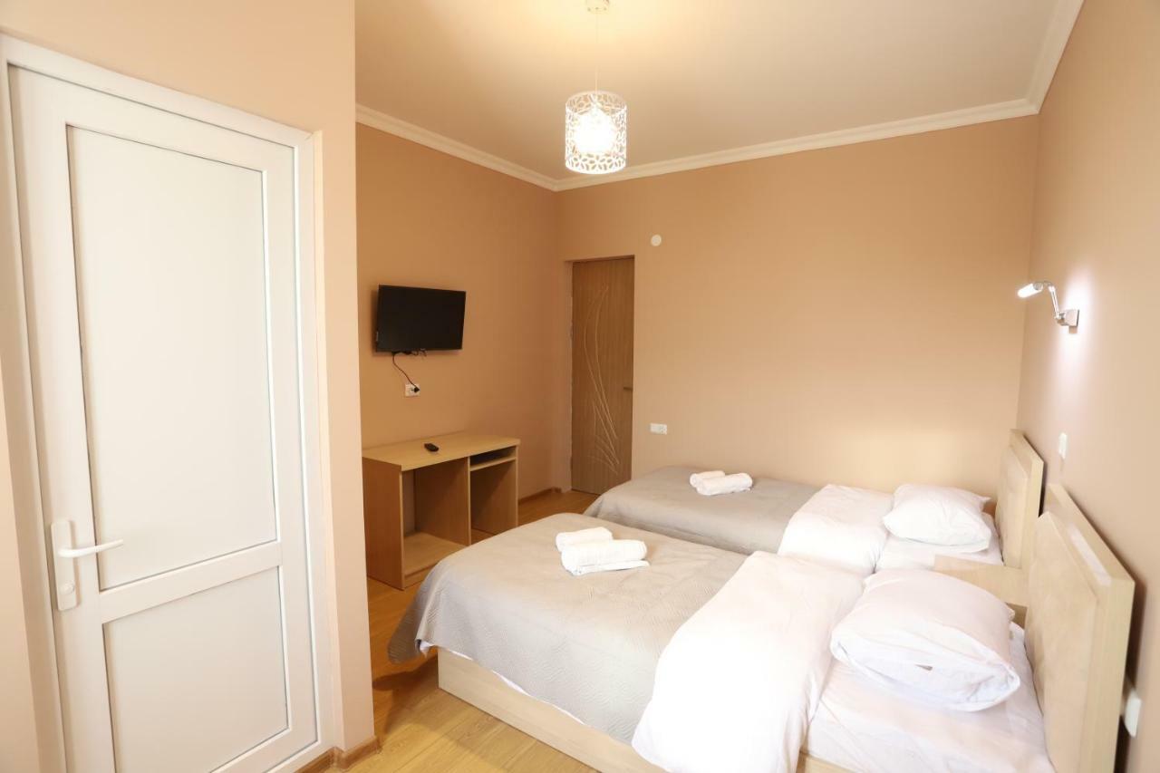 Hotel Hollywood Kutaisi Esterno foto