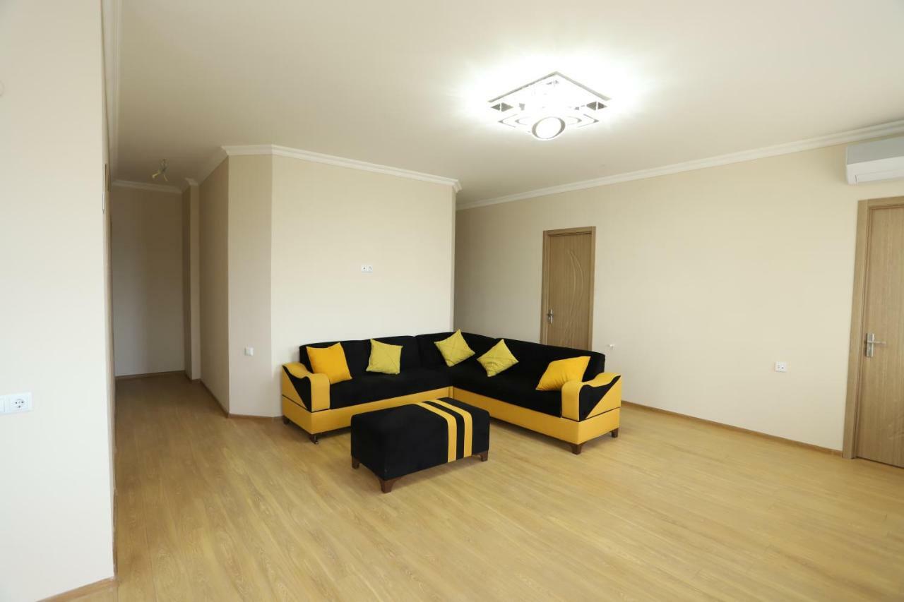 Hotel Hollywood Kutaisi Esterno foto