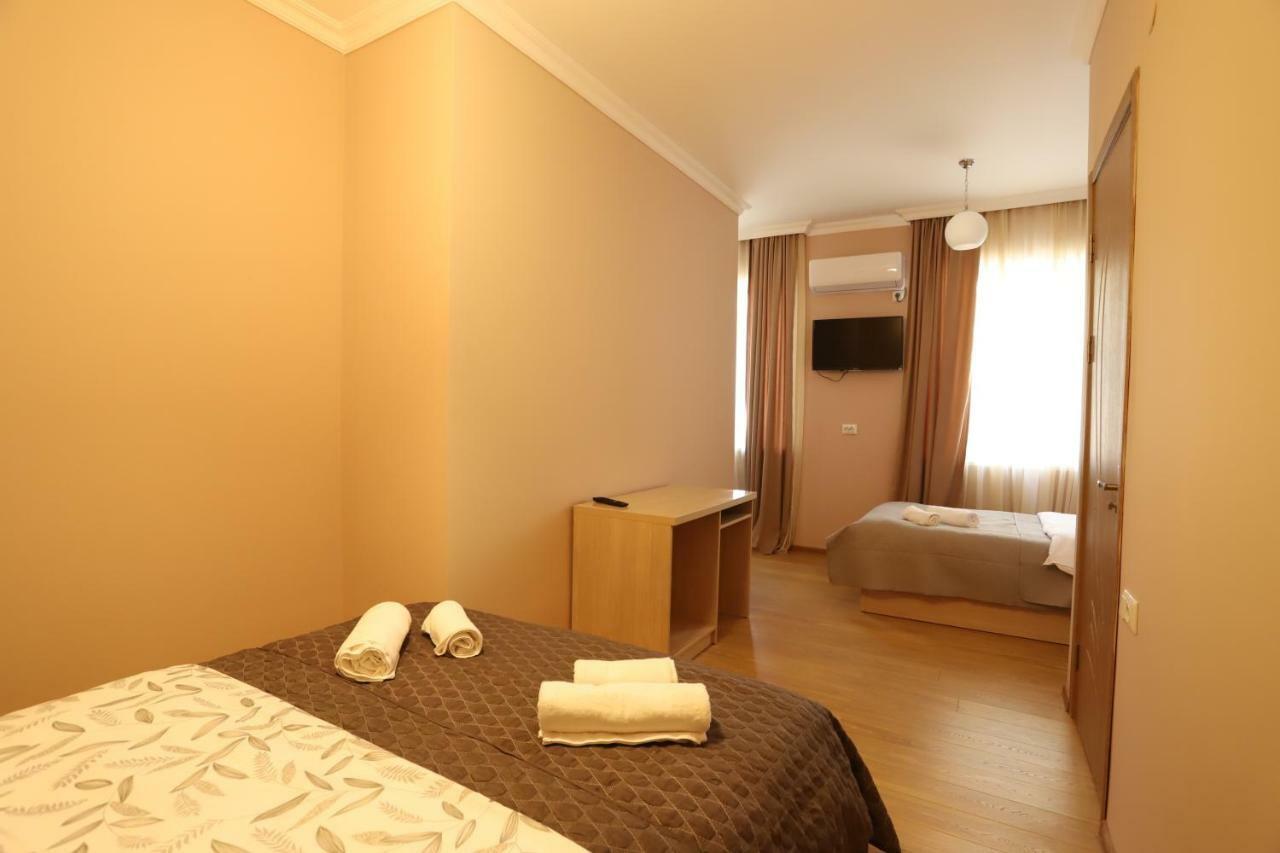Hotel Hollywood Kutaisi Esterno foto