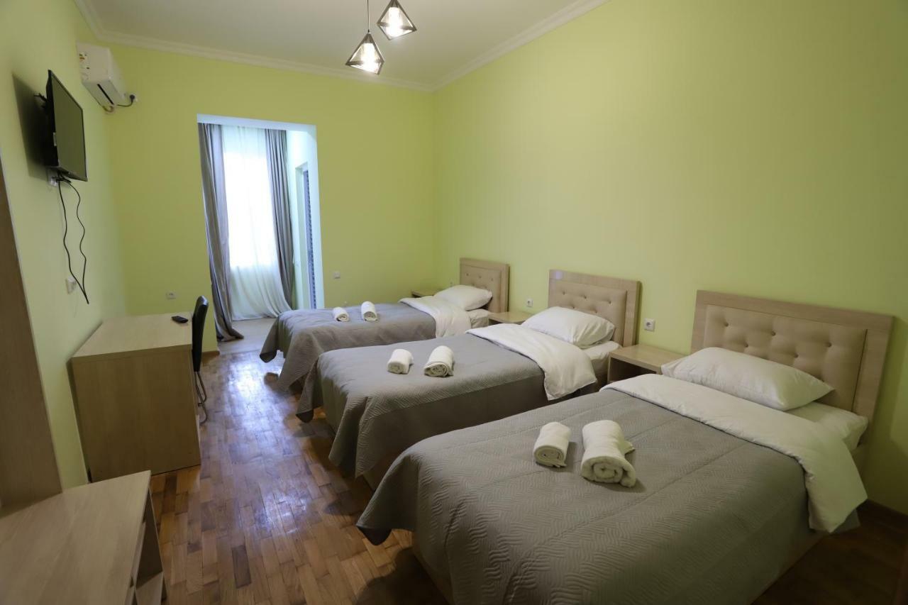 Hotel Hollywood Kutaisi Esterno foto