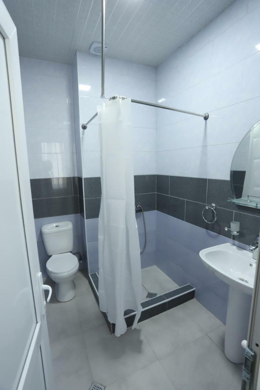 Hotel Hollywood Kutaisi Esterno foto