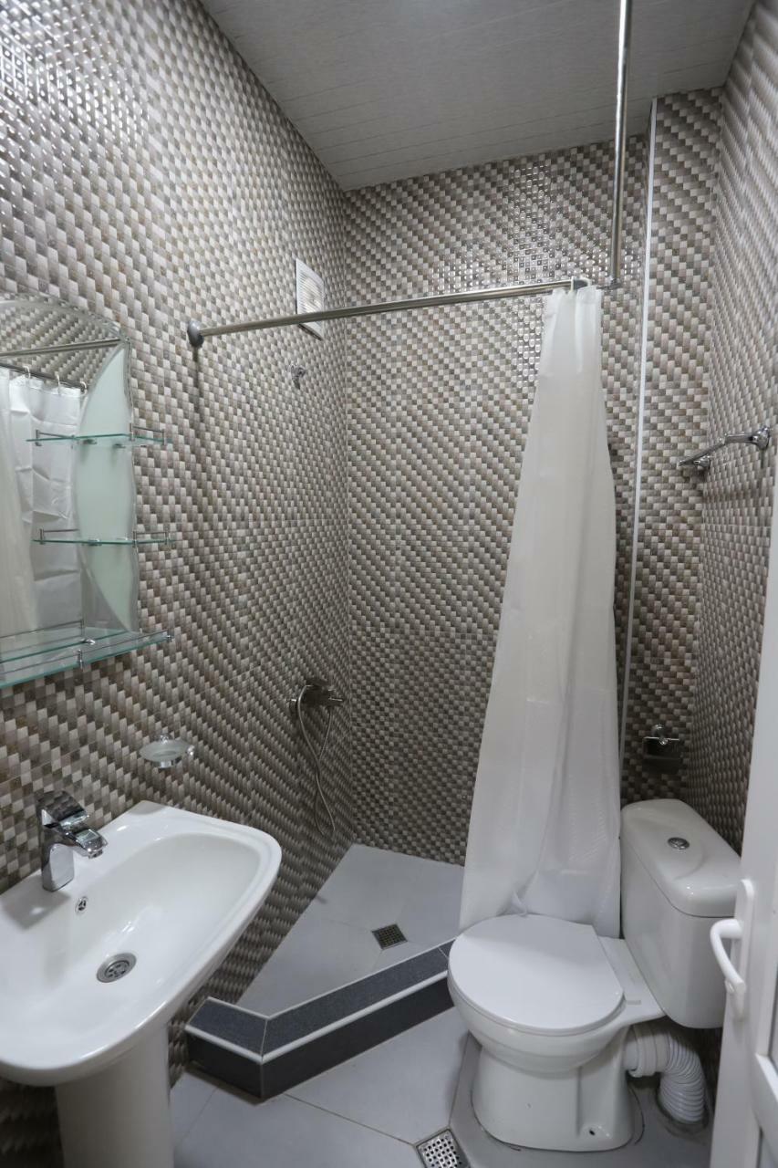 Hotel Hollywood Kutaisi Esterno foto