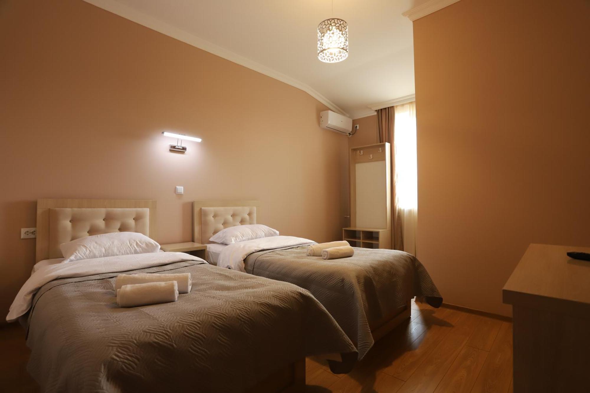 Hotel Hollywood Kutaisi Esterno foto