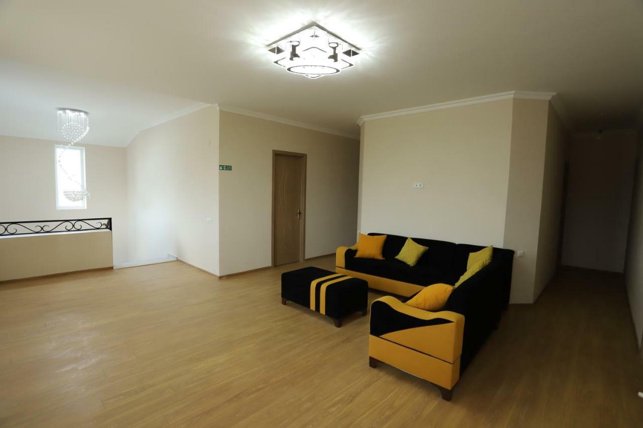 Hotel Hollywood Kutaisi Esterno foto