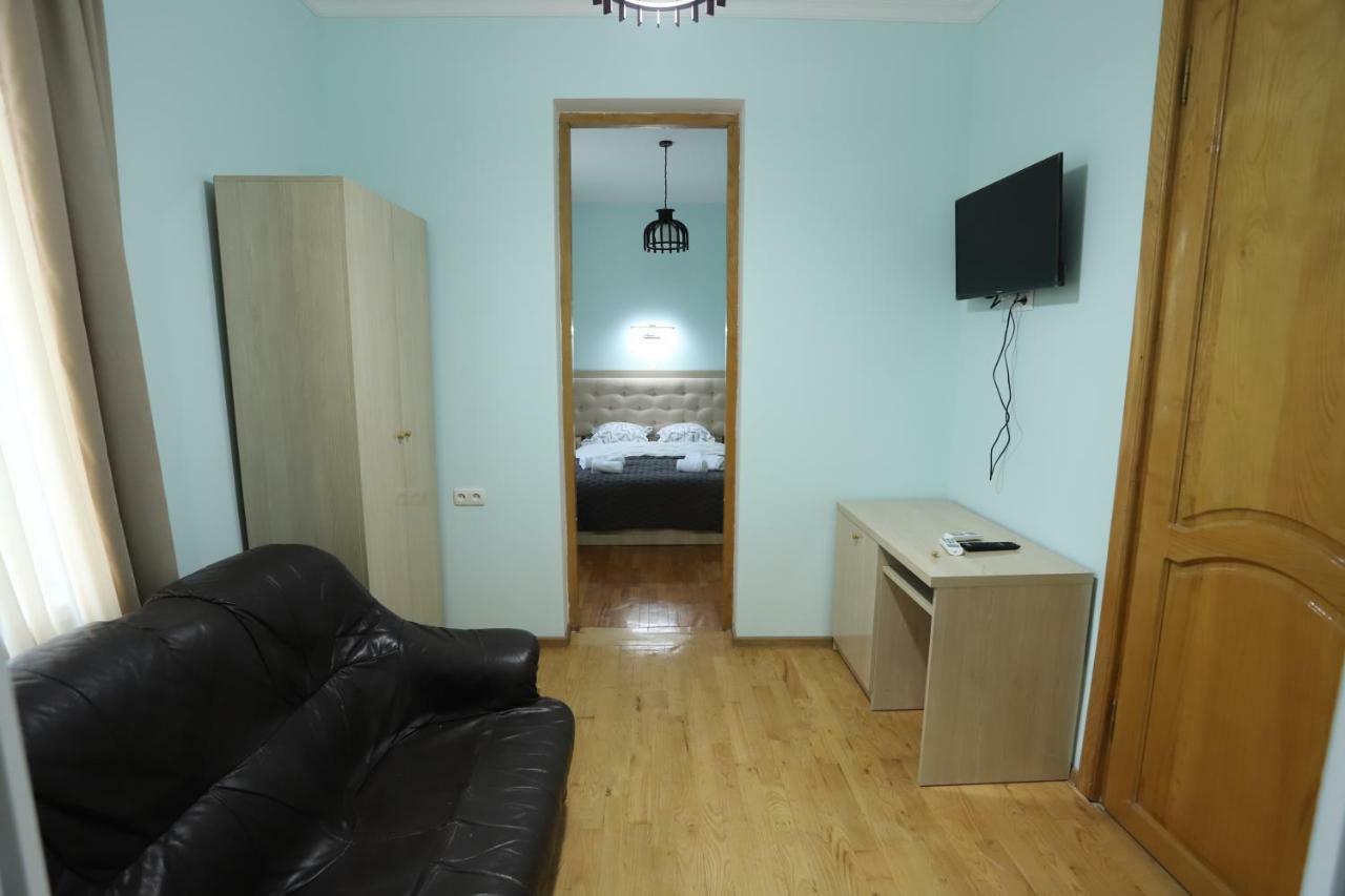 Hotel Hollywood Kutaisi Esterno foto