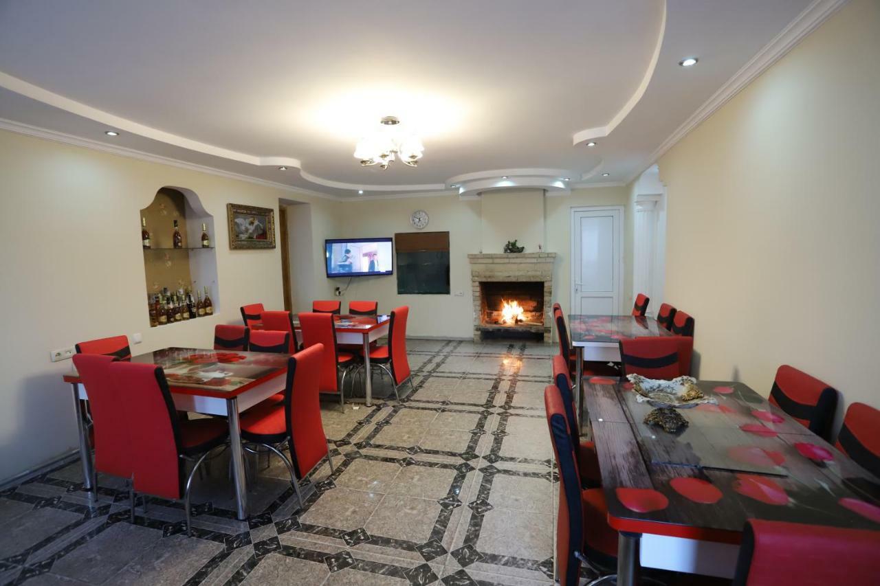 Hotel Hollywood Kutaisi Esterno foto
