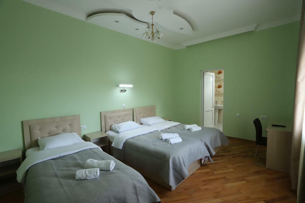Hotel Hollywood Kutaisi Esterno foto