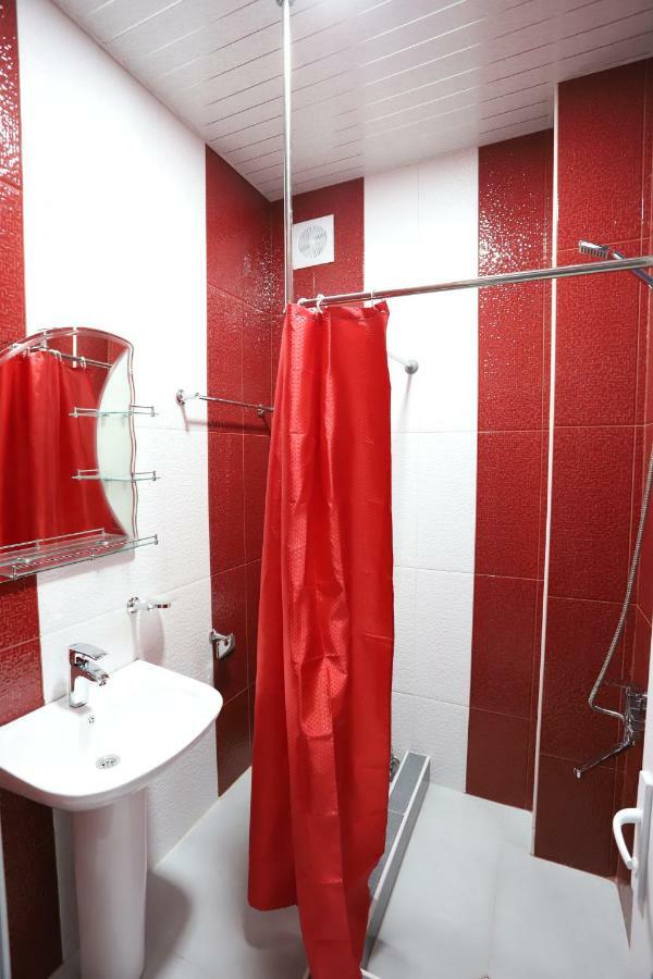 Hotel Hollywood Kutaisi Esterno foto